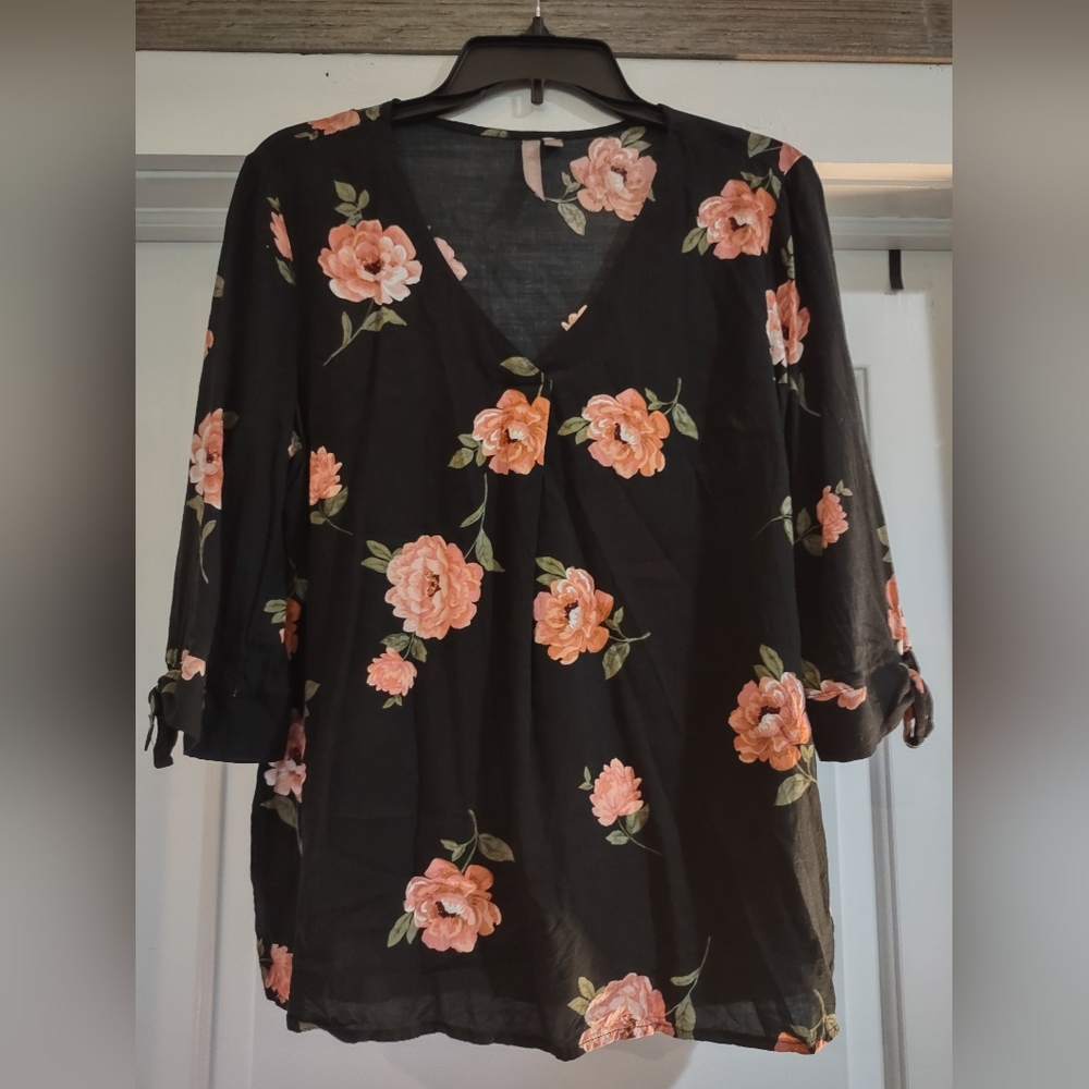 Brina & Em Floral 3/4 Sleeve Top